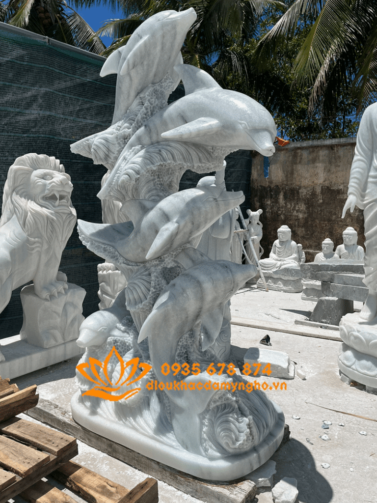 tuong da ca heo phun nuoc trang tri