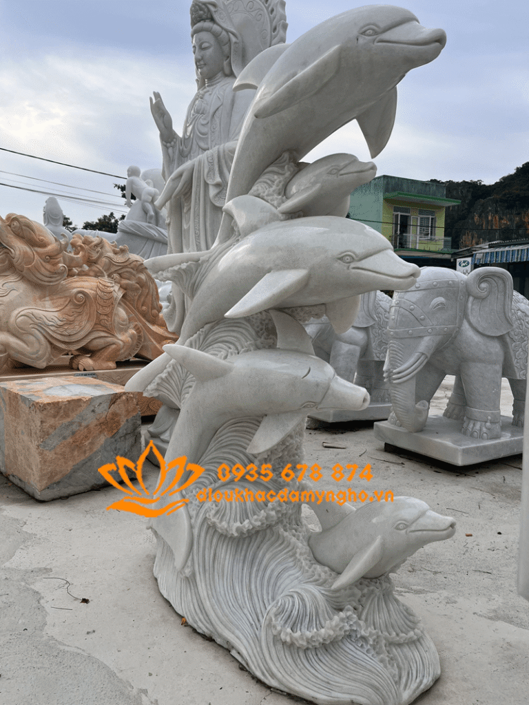 mua tuong ca heo bang da hop phong thuy o dau