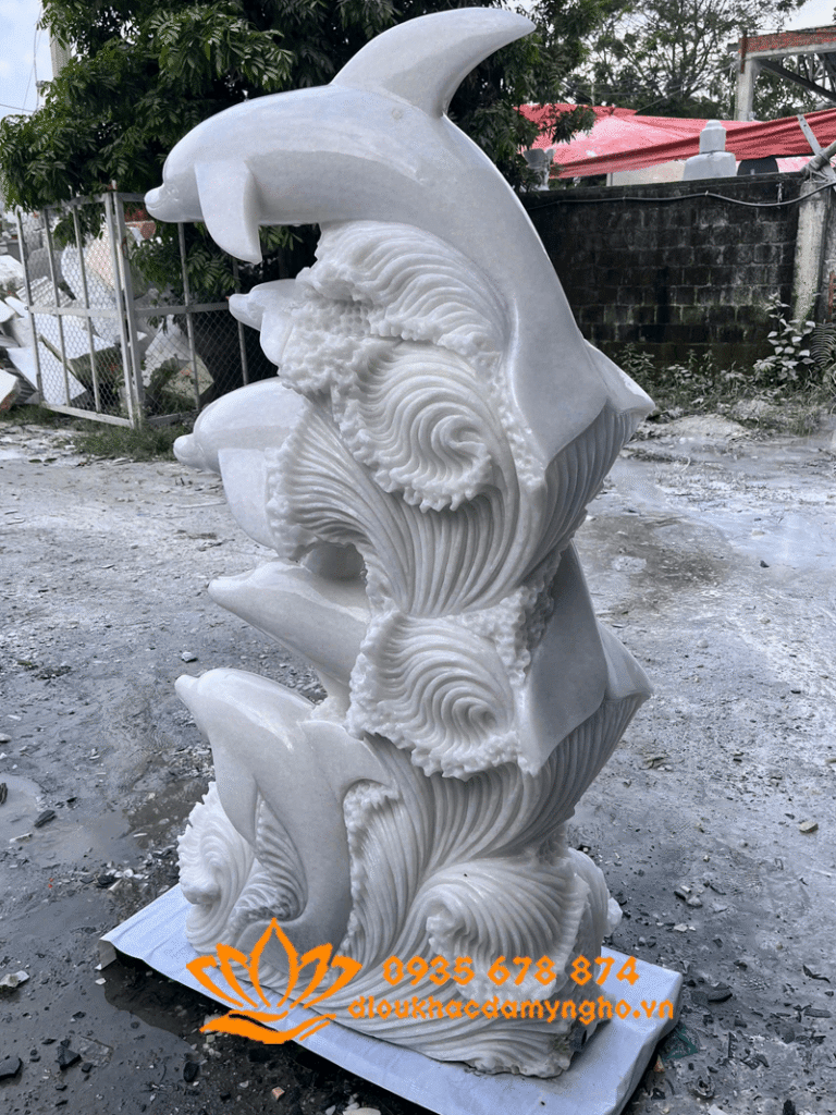 mua tuong ca heo phun nuoc vuot song nghe thuat