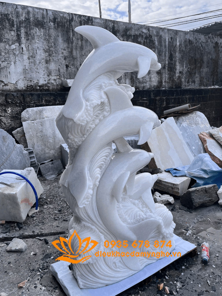 gia tuong ca heo phun nuoc vuot song nghe thuat