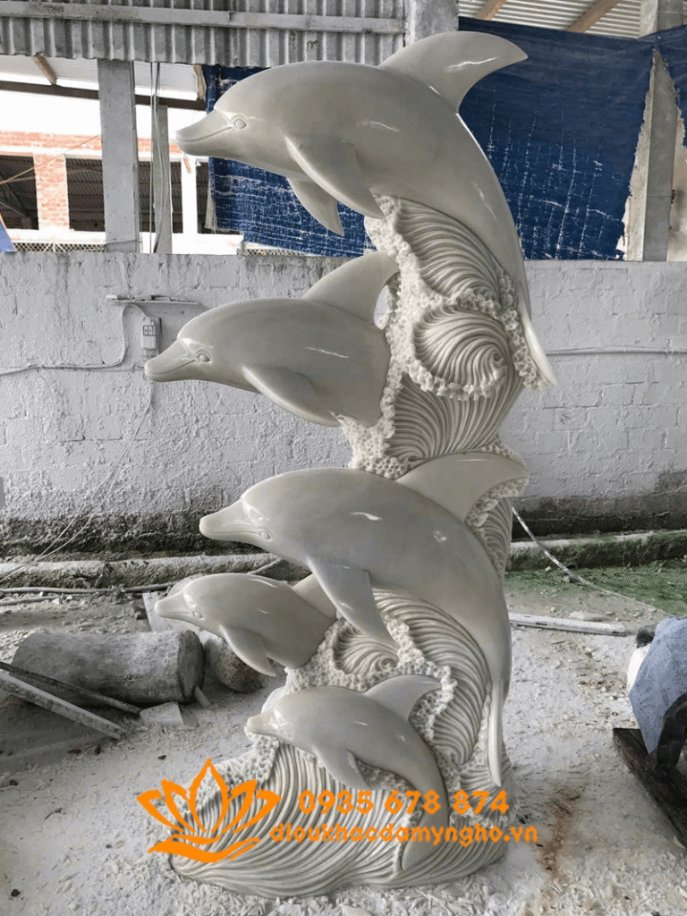 tuong ca heo vuot song bang da bao nhieu tien