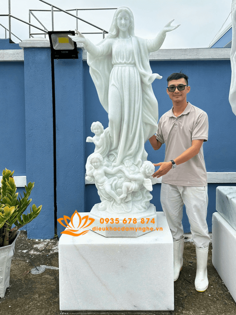 tuong duc me len troi bang da trang tinh xao