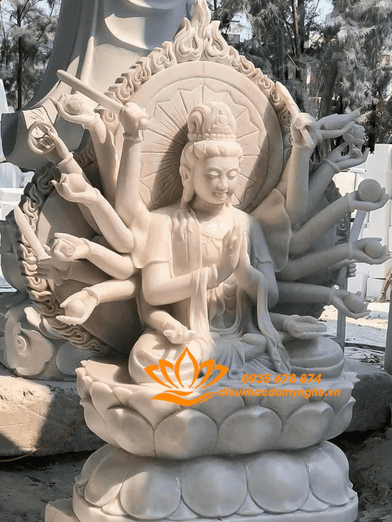 quan am chuan de ngoi toa sen