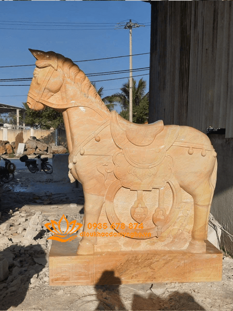 tuong ngua da vang dep tu nhien