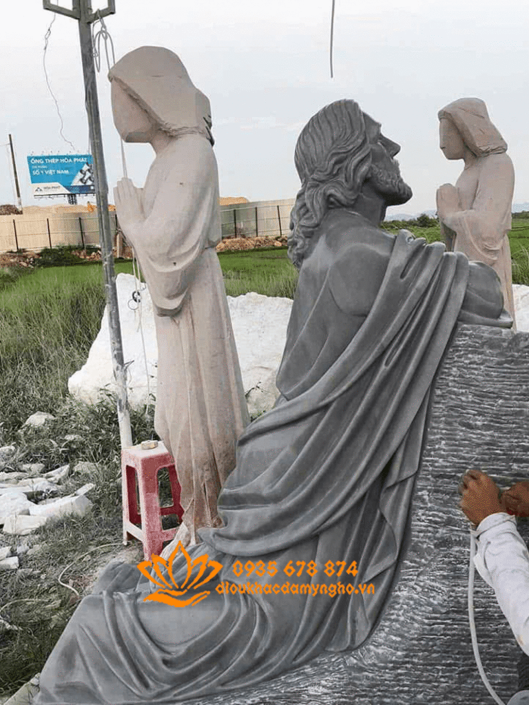 tuong chua cau nguyen bang da xam