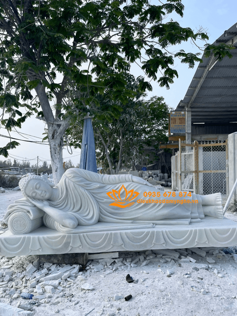 tuong phat nam nhap niet ban bang da