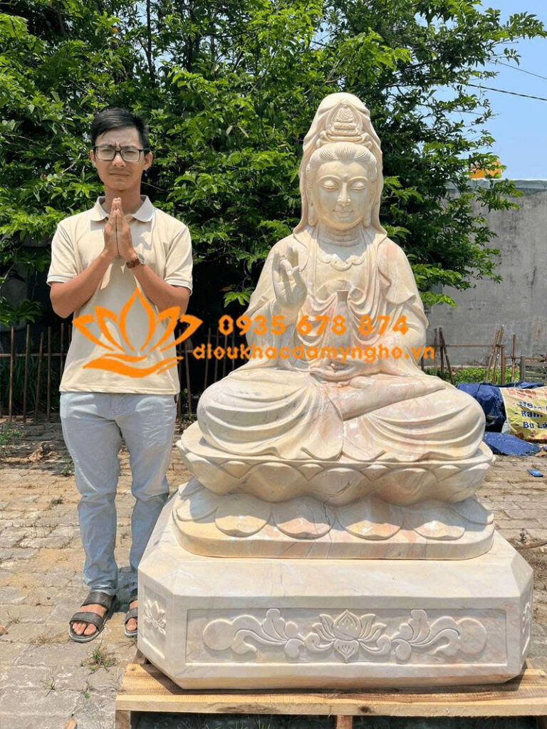 quan am ngoi hoa sen