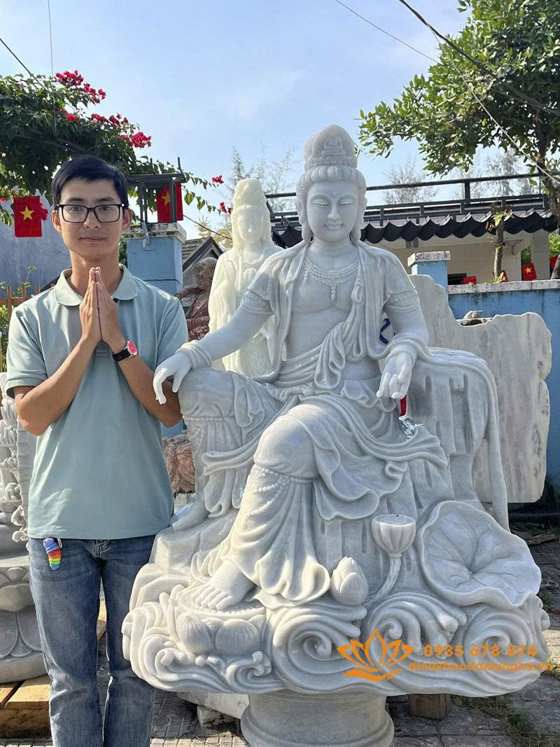 Tượng Quan Âm Tự Tại