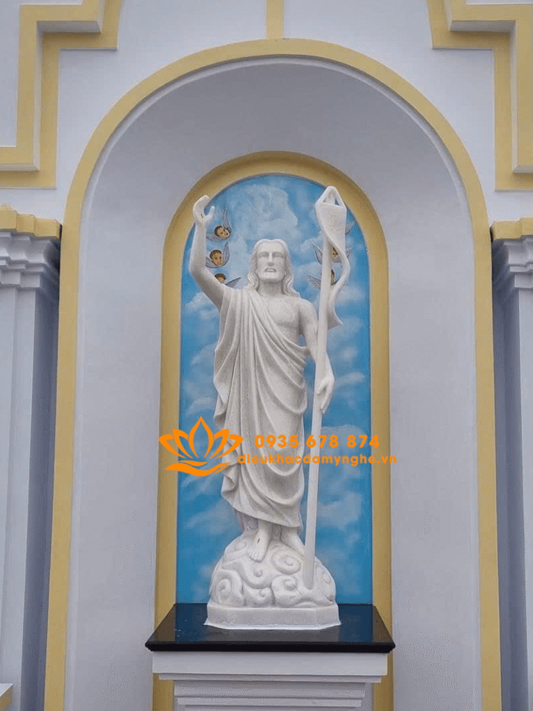 tuong chua phuc sinh bang da cam thach trang dep