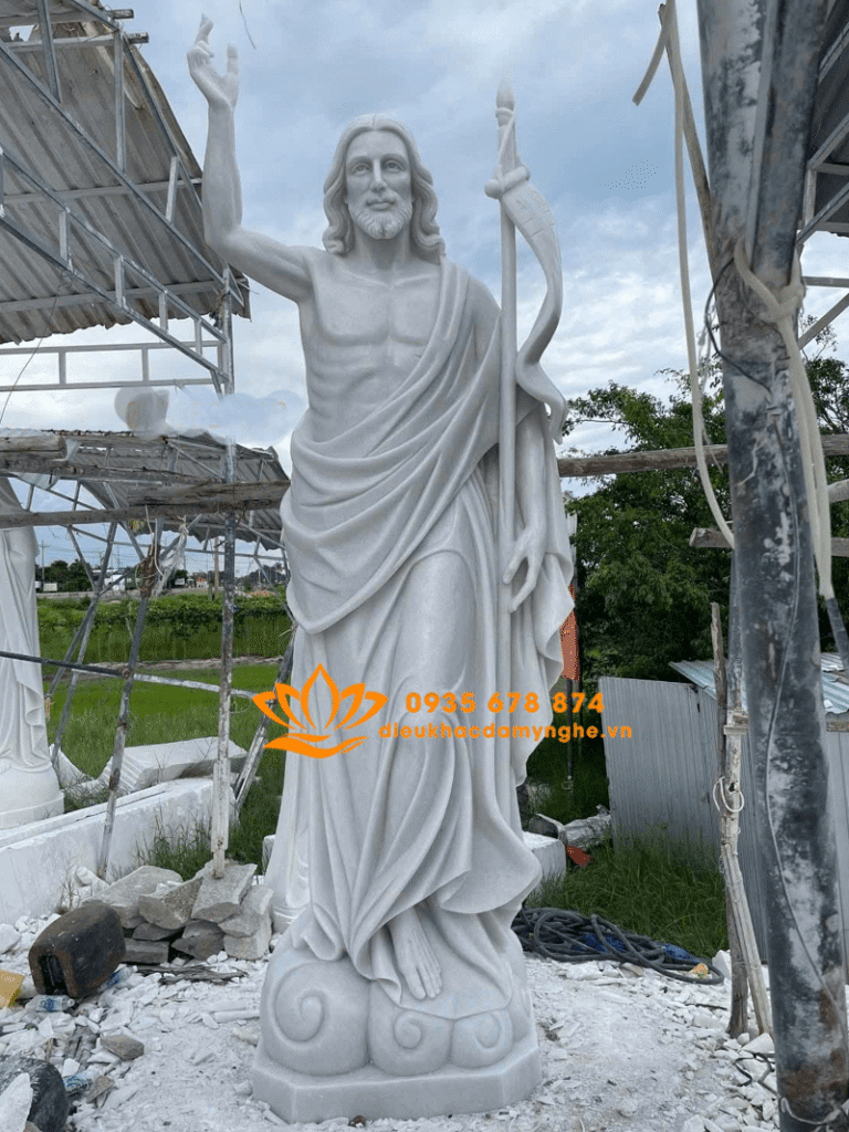 mau tuong chua phuc sinh bang da my nghe non nuoc