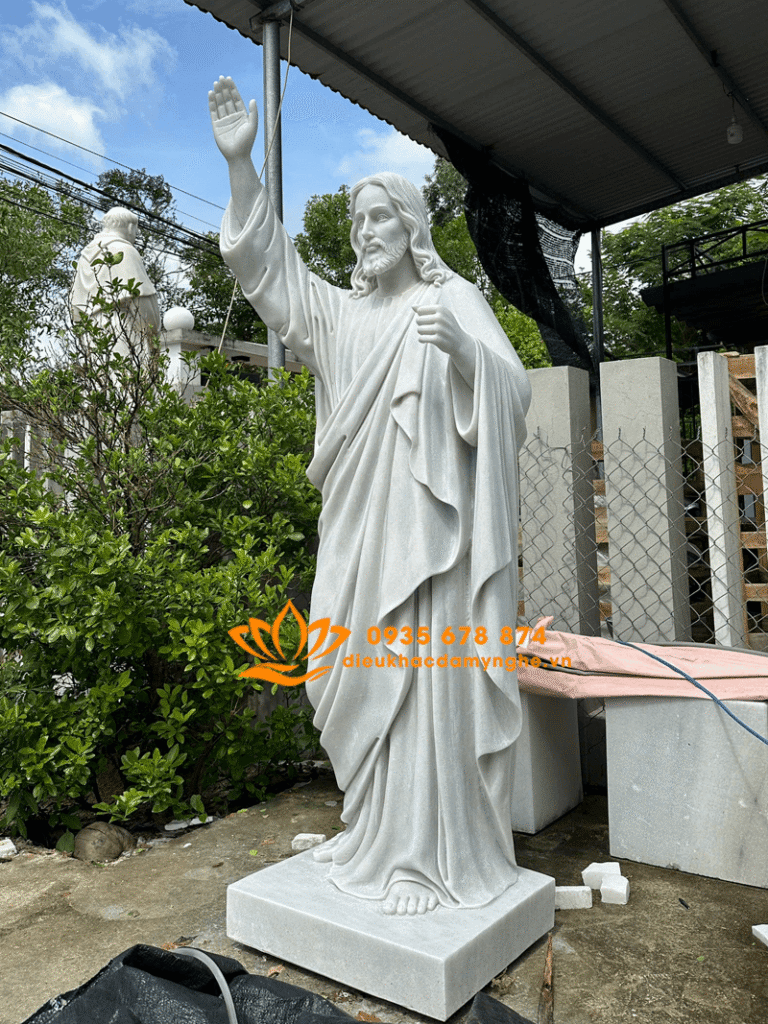 tuong chua phuc sinh bang da trang min