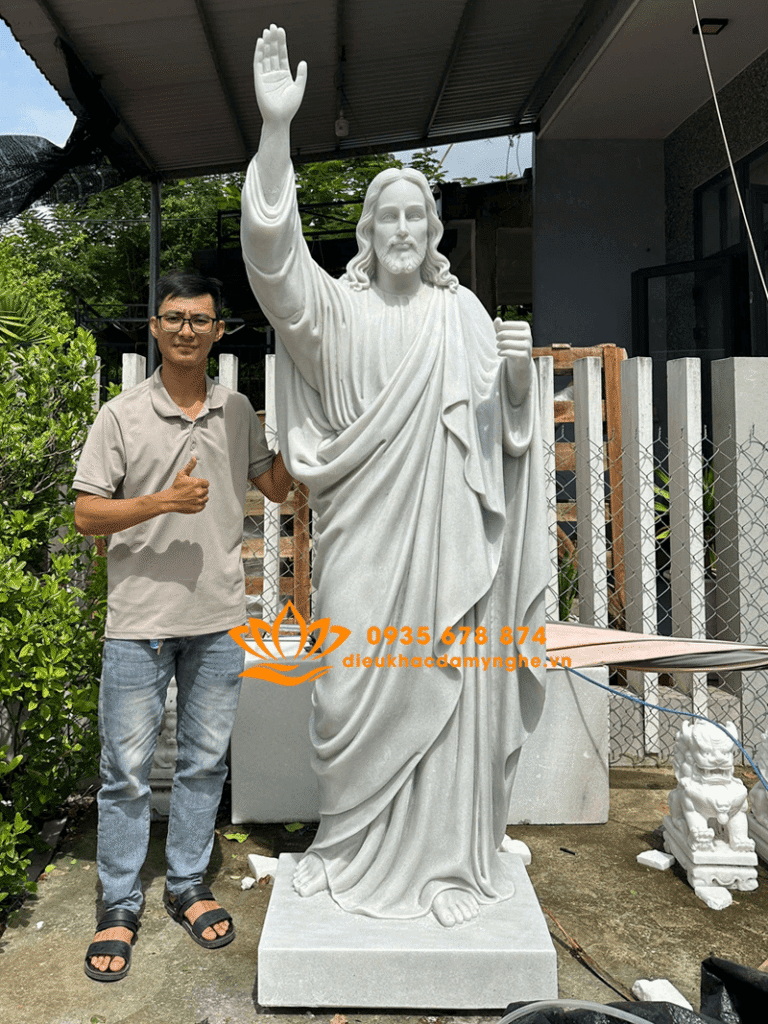 ban tuong chua phuc sinh bang da tu nhien