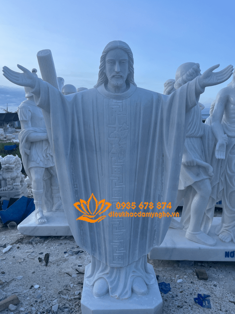 tuong chua thanh tam bang da trang dep