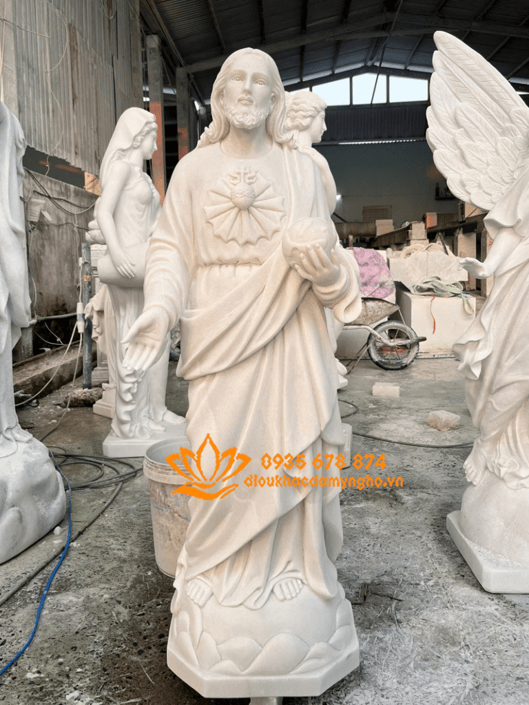 tuong chua thanh tam bang da tu nhien