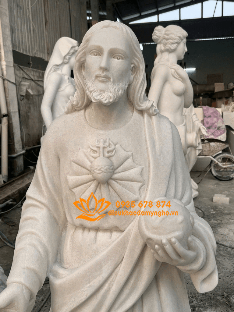 ban tuong chua giesu trai tim bang da cam thach