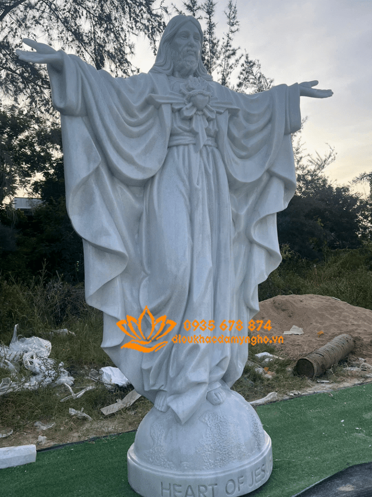 ban tuong chua thanh tam bang da dep