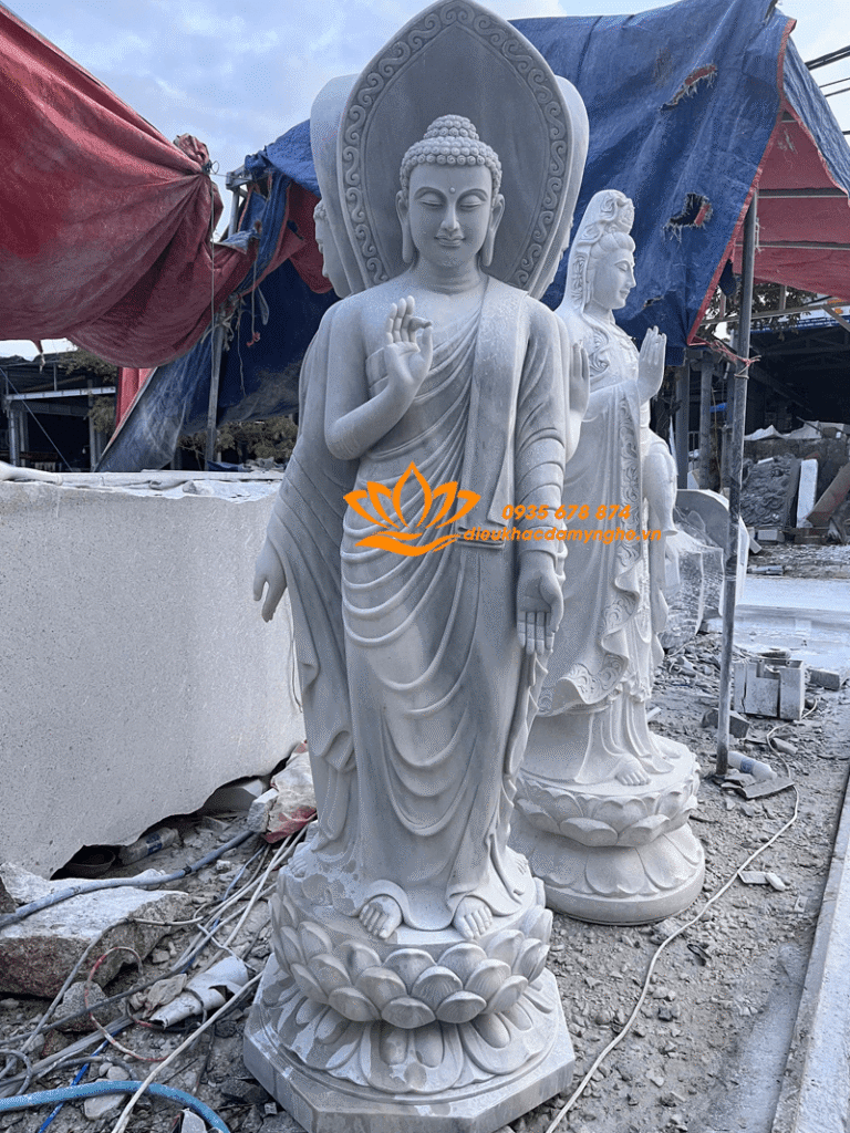 thich ca mau ni tam dien bang da trang