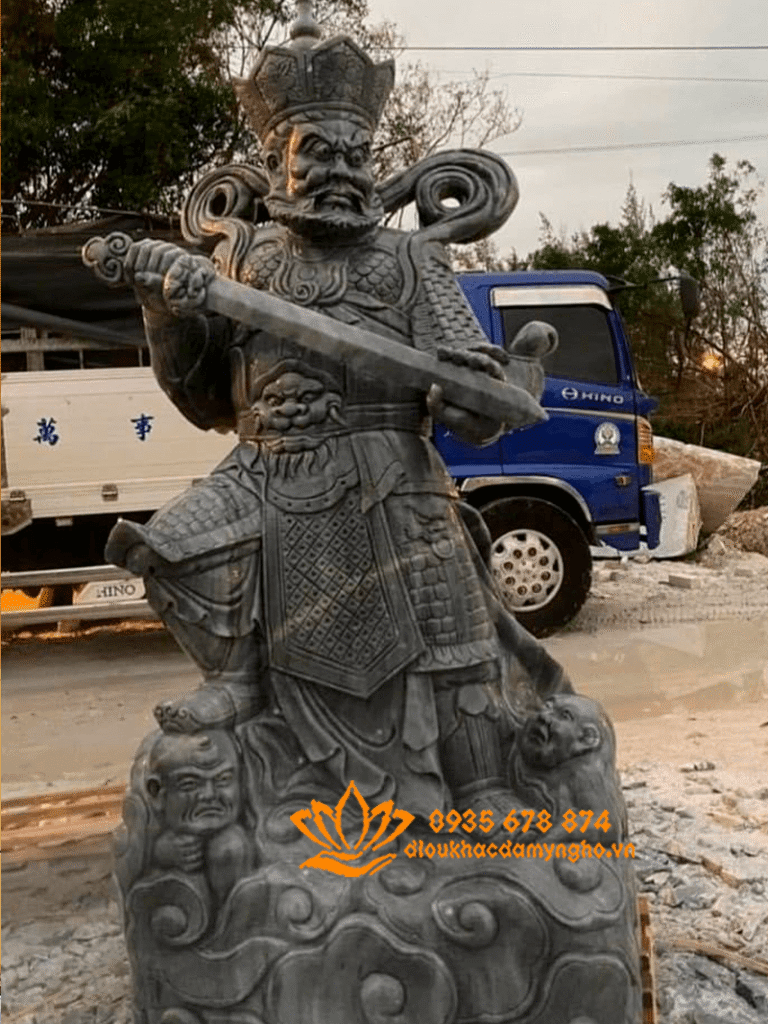 mau tuong tu dai thien vuong bang da den tu nhien