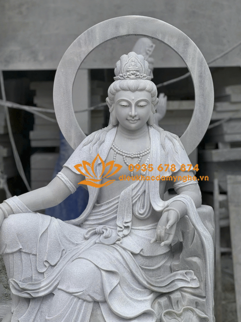 chan dung tuong quan am tu tai toa hao quang