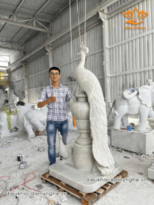 Chế Tác Tượng Chim Công Cao 2 Mét Khai Trương Cửa Hàng