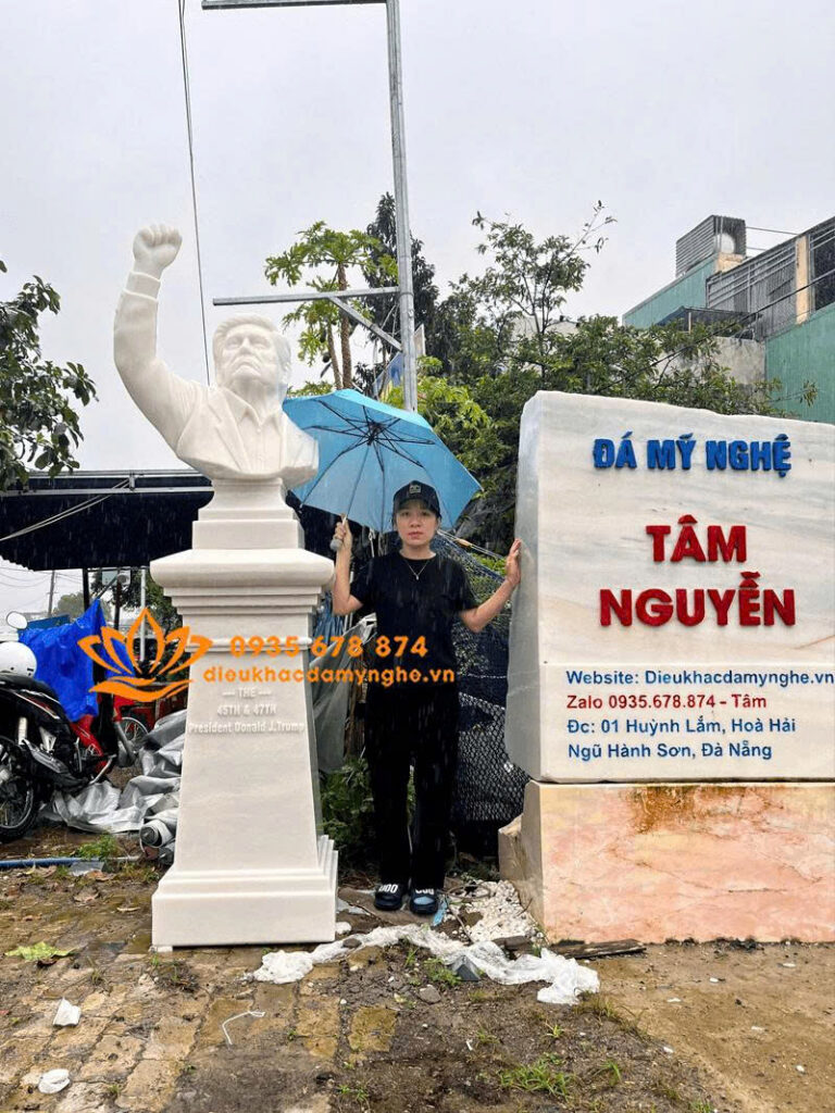 Điêu Khắc Tượng Chân Dung Donald J.Trump Bằng Đá Non Nước