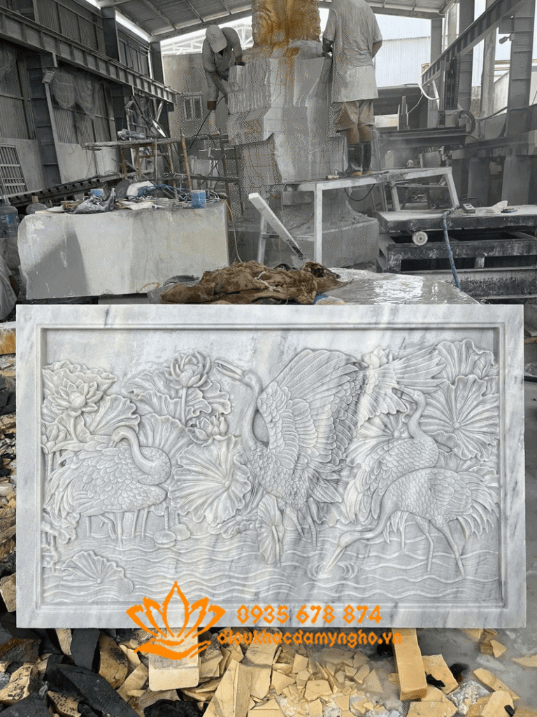 tranh phu dieu chim hac va hoa sen