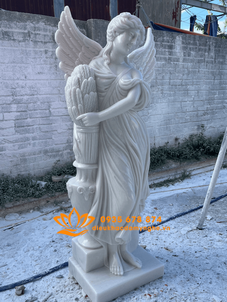 tuong co gai thien than om binh hoa bang da trang