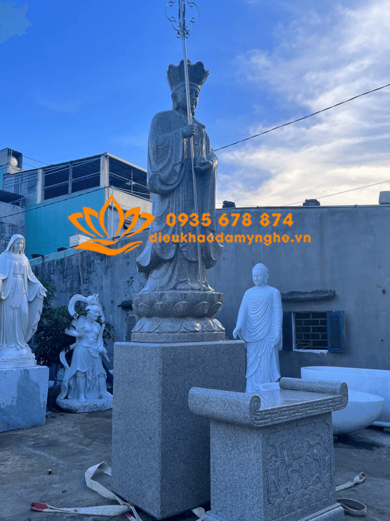top mau tuong dia tang bang da dep nguyen khoi dieu khac tuong da dia tang cao 2,5 met